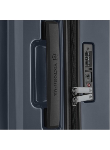 Trolley 69 cm VICTORINOX AIROX MEDIUM Dark Blue